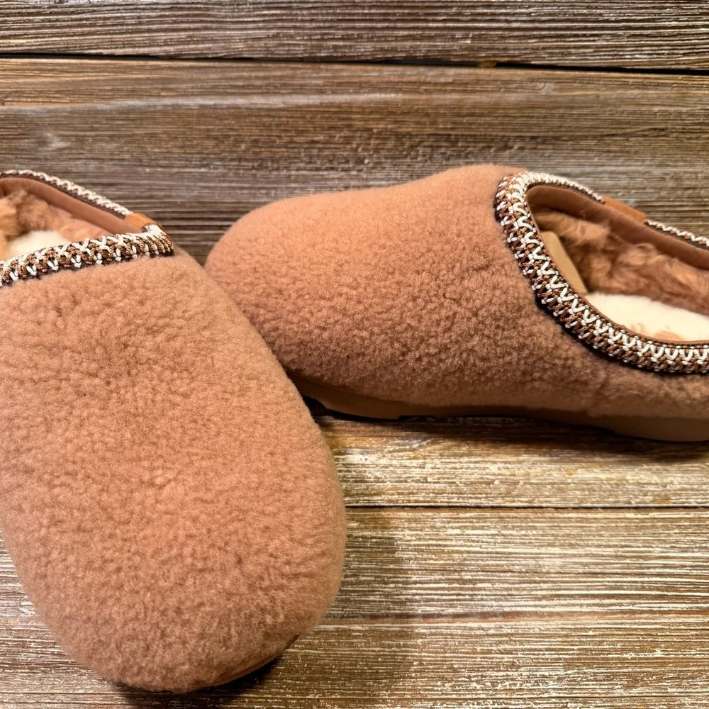 UGG Tan Shearling Slippers NEW big kids size 6 fits like an adult size 7 - Picture 5 of 8